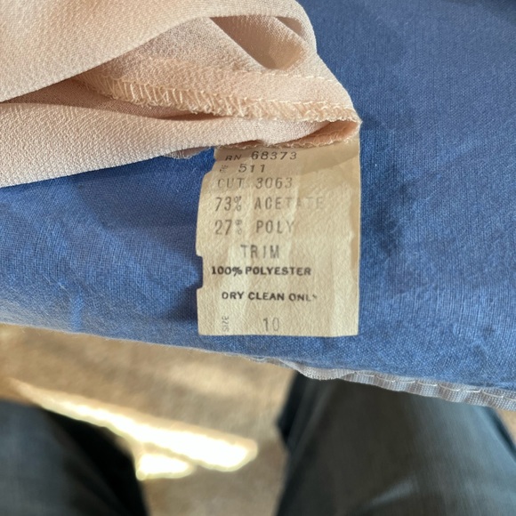 Elegant Lace Dress in Cream - Picture 5 of 5